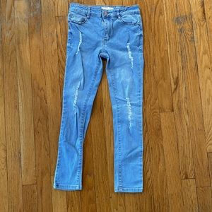 Forever 21 slim fit distressed jeans - size 7/8 - like new!